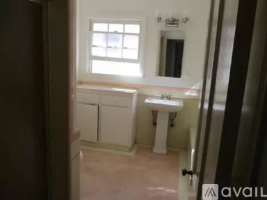 Main picture of 1000 Tiverton Ave