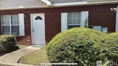 Main picture of 202 Katelyn Cir