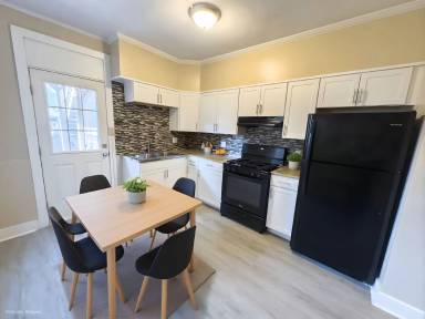 Main picture of 1234 W Market St