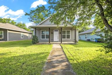 Main picture of 717 W Morton St