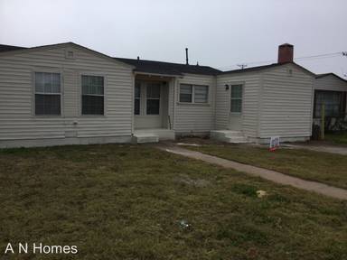 Main picture of 2715 Roosevelt Ave