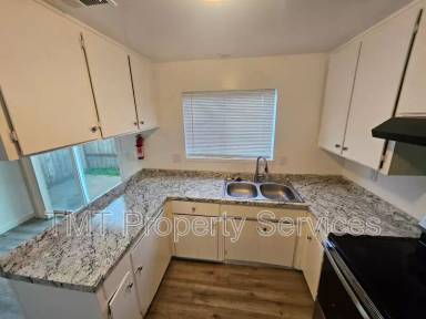 Main picture of 8611 Acapulco Way