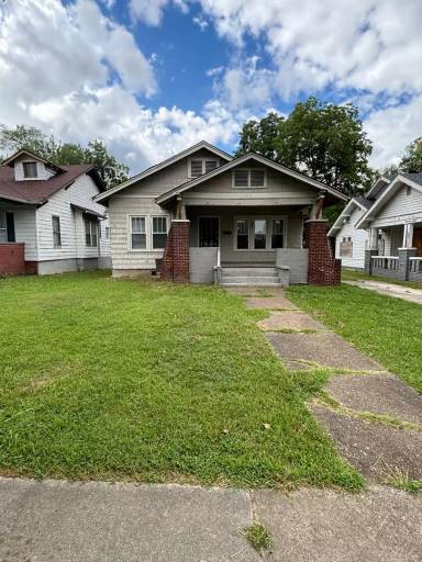 Main picture of 2533 E 5th Ave