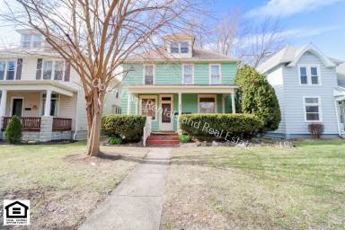 Main picture of 833 Edgewater Ave