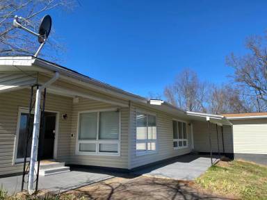 Main picture of 751 Oak Ridge Dr