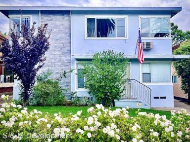 Main picture of 2140 N Beachwood Dr
