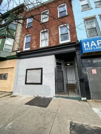Main picture of 4231 Lancaster Ave