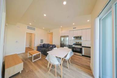 Main picture of 1317 W Jefferson Blvd