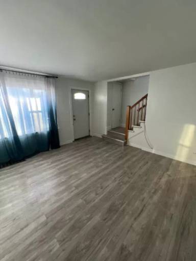 Main picture of 1322 W 110th St