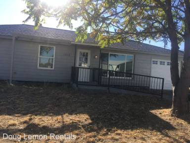Main picture of 1252 Moses St