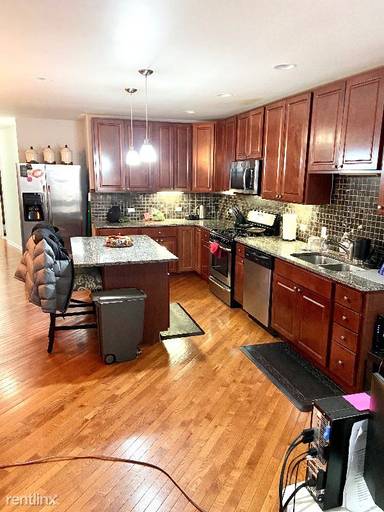 Main picture of 2726 W Thomas St