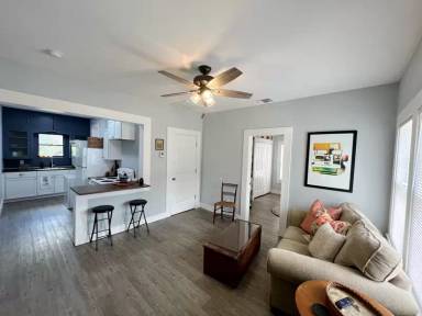 Main picture of 715 W Hollywood Ave