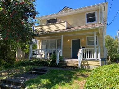 Main picture of 733 Belmont Pl E