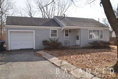 Main picture of 2416 SW Moundview Dr
