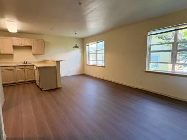 Main picture of 928 N 97th St