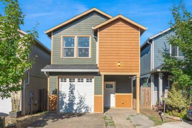 Main picture of 14414 E Burnside St