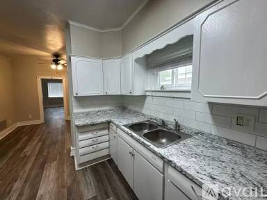 Main picture of 817 SE 18th St