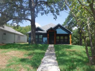 Main picture of 231 E Heron St