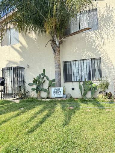 Main picture of 913 E Hyde Park Blvd