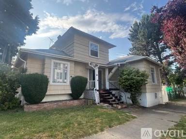 Main picture of 2515 SE 28th Pl