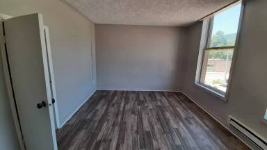 Main picture of 406 Wood Ave W