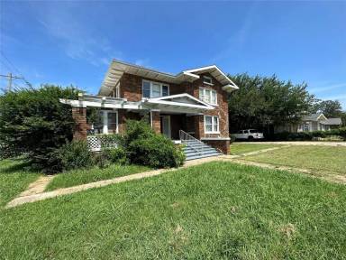 Main picture of 601 N Washington St
