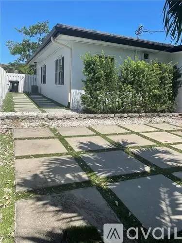 Main picture of 823 NE 19th Ave