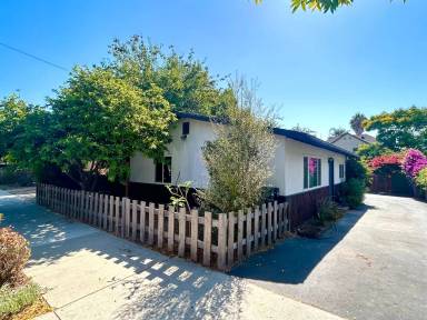 Main picture of 625 W Ortega St