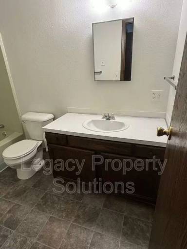 Main picture of 305 E Expy