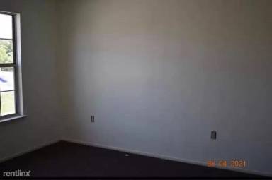 Main picture of 5 Lilac Ln