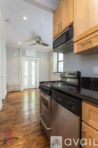 Main picture of 330 E 35th St