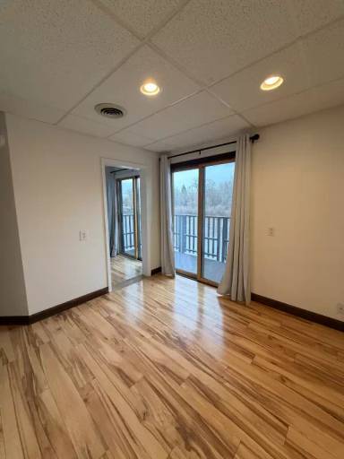 Main picture of 1011 River Dr