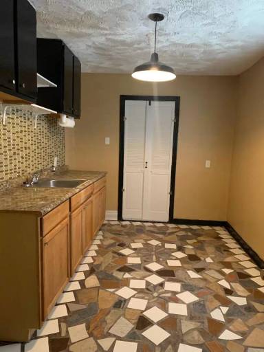 Main picture of 2031 Murray St