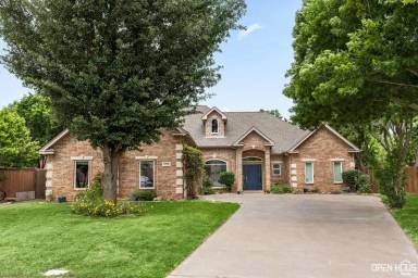 Main picture of 4 Sandra Lee Ct