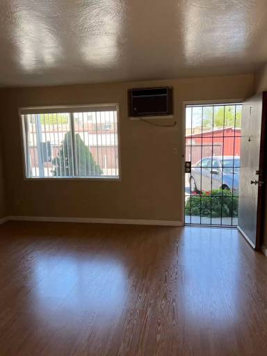 Main picture of 2657 Riverside Blvd