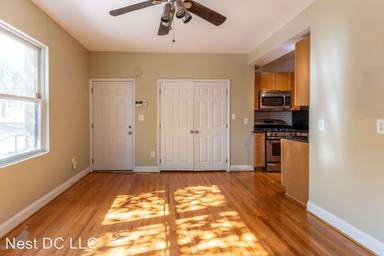 Main picture of 1300 Childress St NE