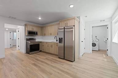 Main picture of 524 S Austin Ave