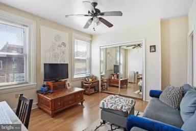 Main picture of 2947 W Girard Ave