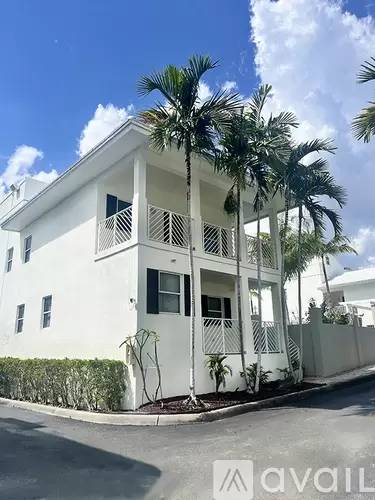 Main picture of 1045 SW 9th Ct