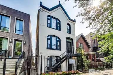 Main picture of 2233 W Shakespeare Ave