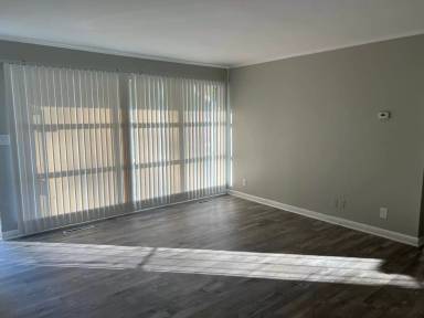 Main picture of 10020 Corning St