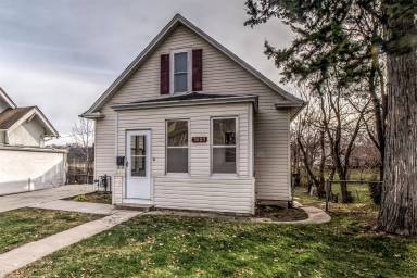 Main picture of 3823 Gordon St