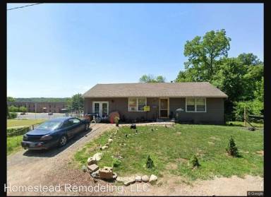 Main picture of 1921 E 83rd Ter