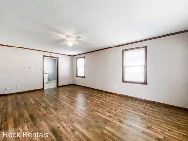 Main picture of 211 E 9th Ave