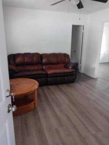 Main picture of 400 Broadway St