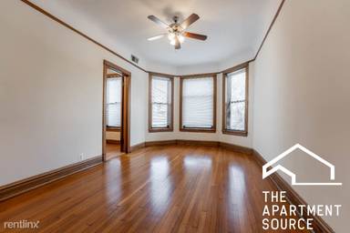 Main picture of 2208 N Sacramento Ave