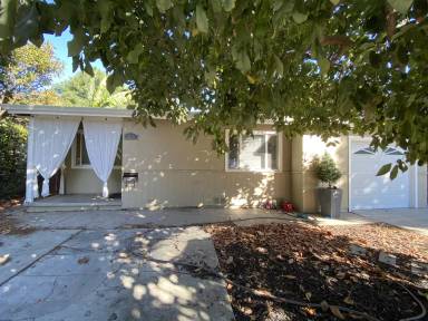 Main picture of 2136 Pulgas Ave