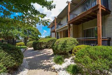 Main picture of 1 Coolwood Dr