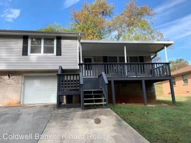 Main picture of 2707 Pine Dr NE