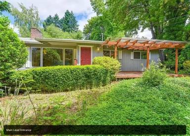Main picture of 9938 SW Terwilliger Blvd